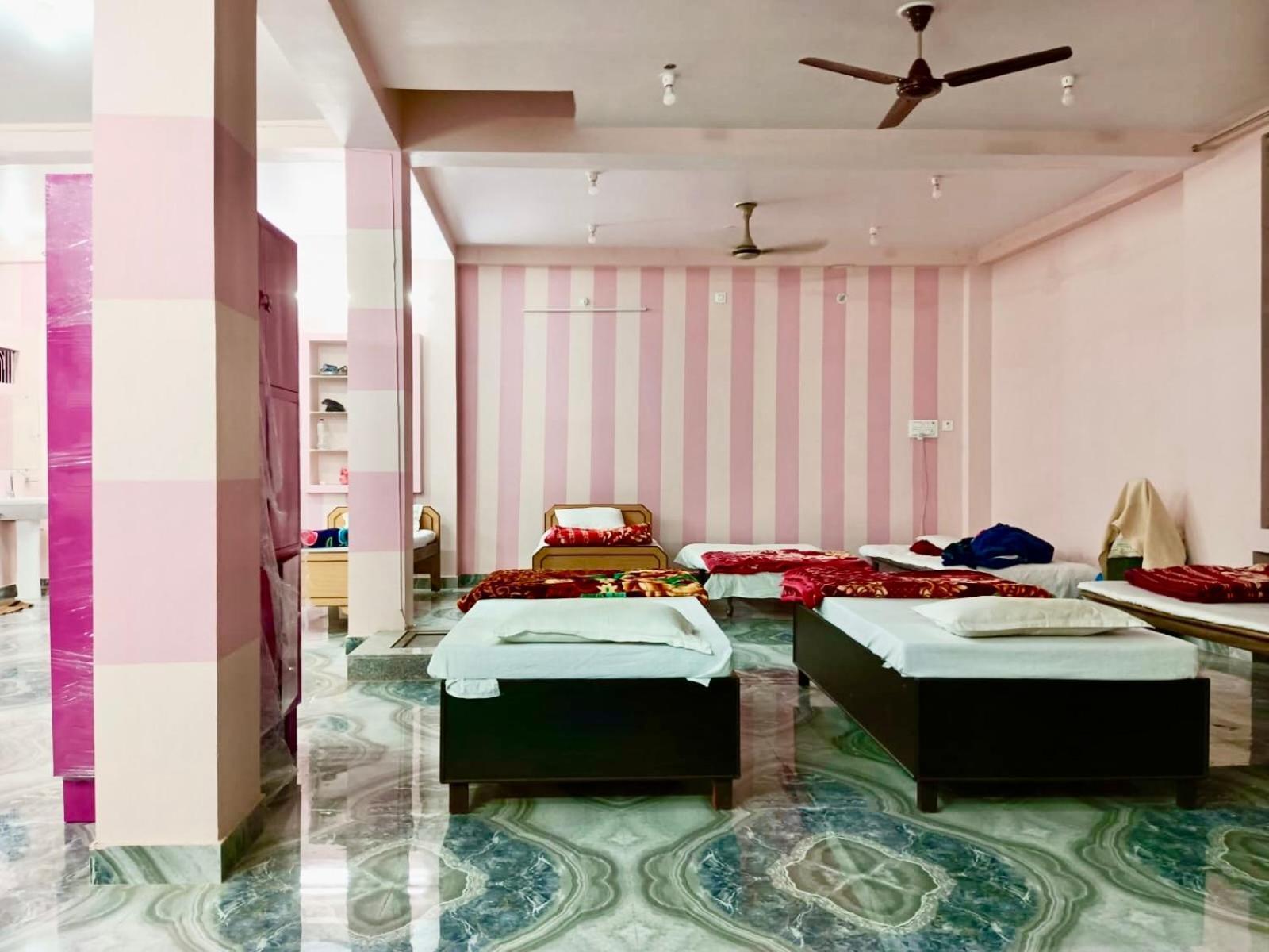 Trilok Residency - Dashashwamedh Варанаси Экстерьер фото