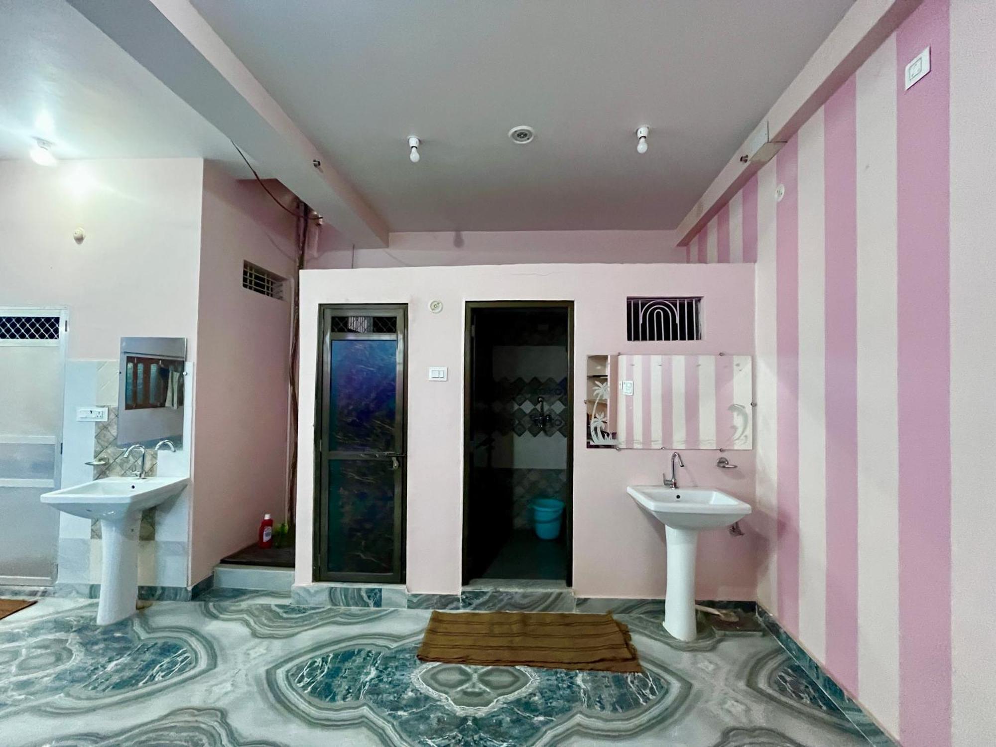 Trilok Residency - Dashashwamedh Варанаси Экстерьер фото