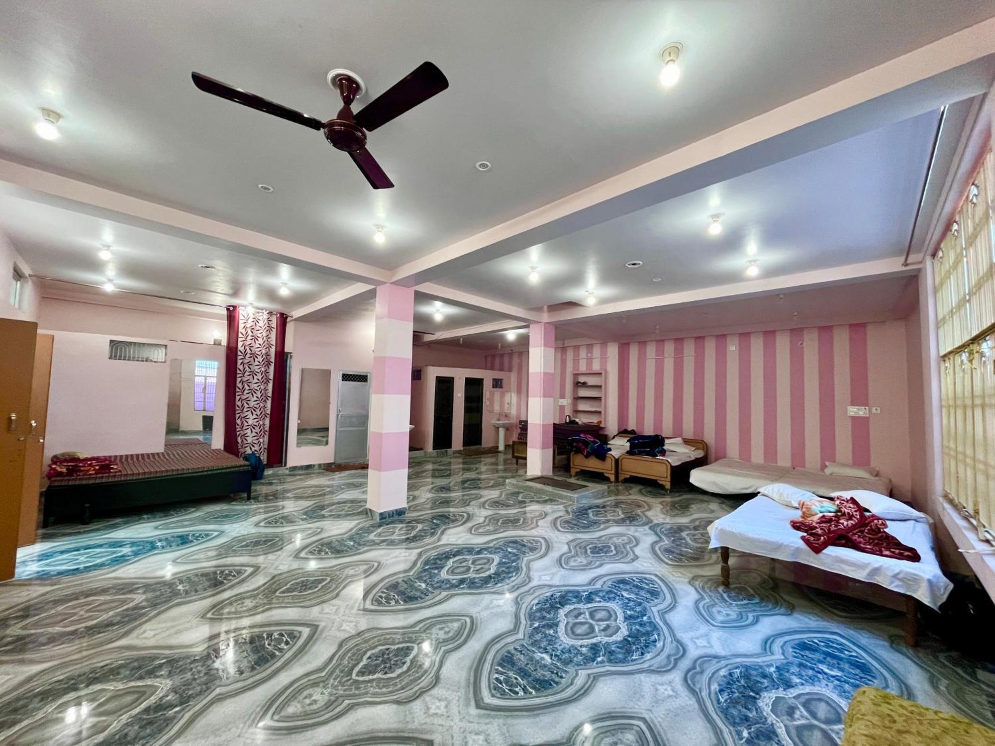 Trilok Residency - Dashashwamedh Варанаси Экстерьер фото