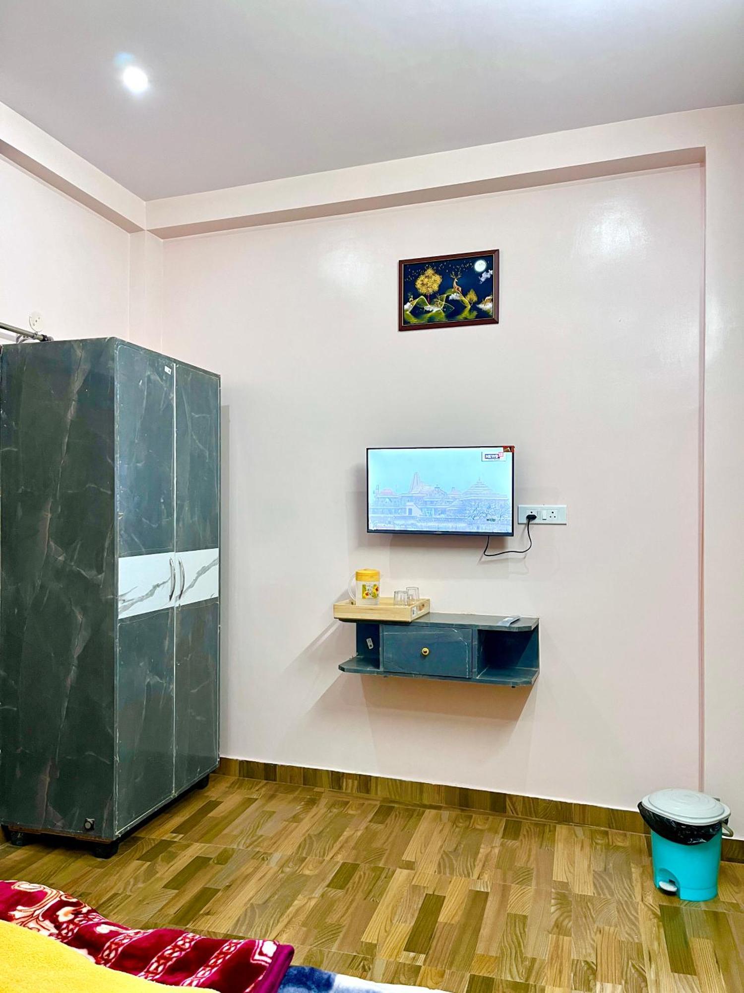 Trilok Residency - Dashashwamedh Варанаси Экстерьер фото