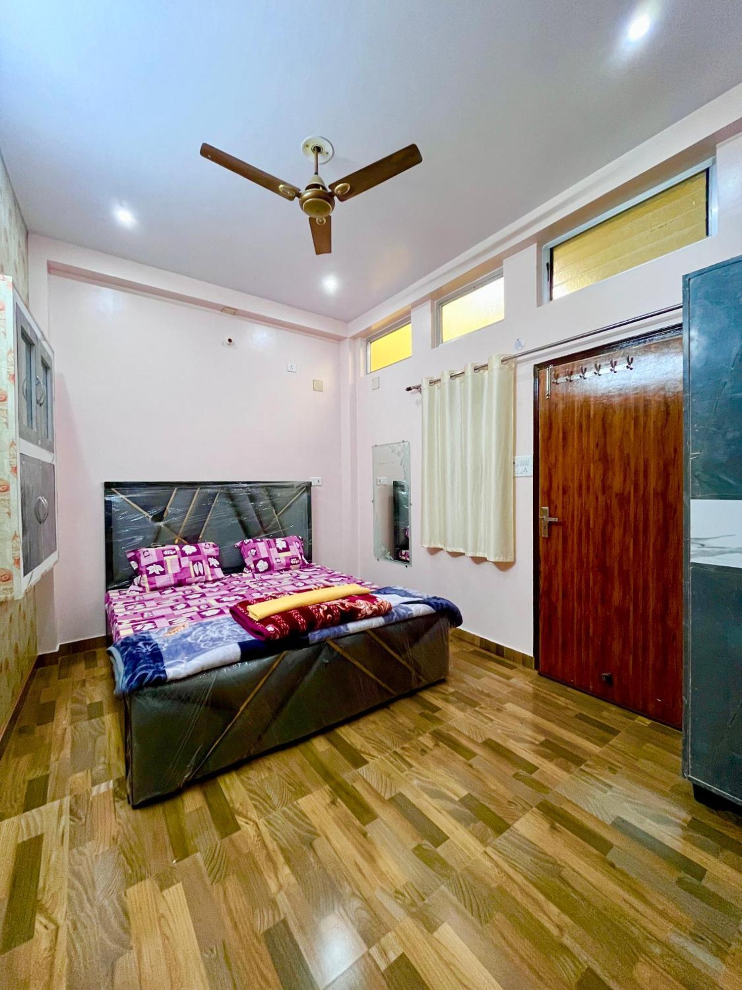 Trilok Residency - Dashashwamedh Варанаси Экстерьер фото