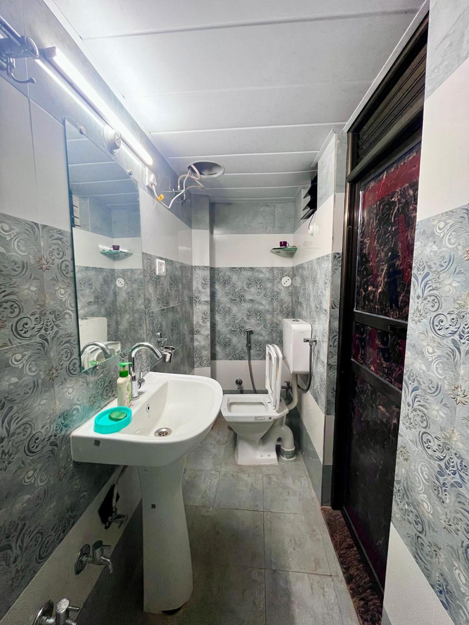 Trilok Residency - Dashashwamedh Варанаси Экстерьер фото