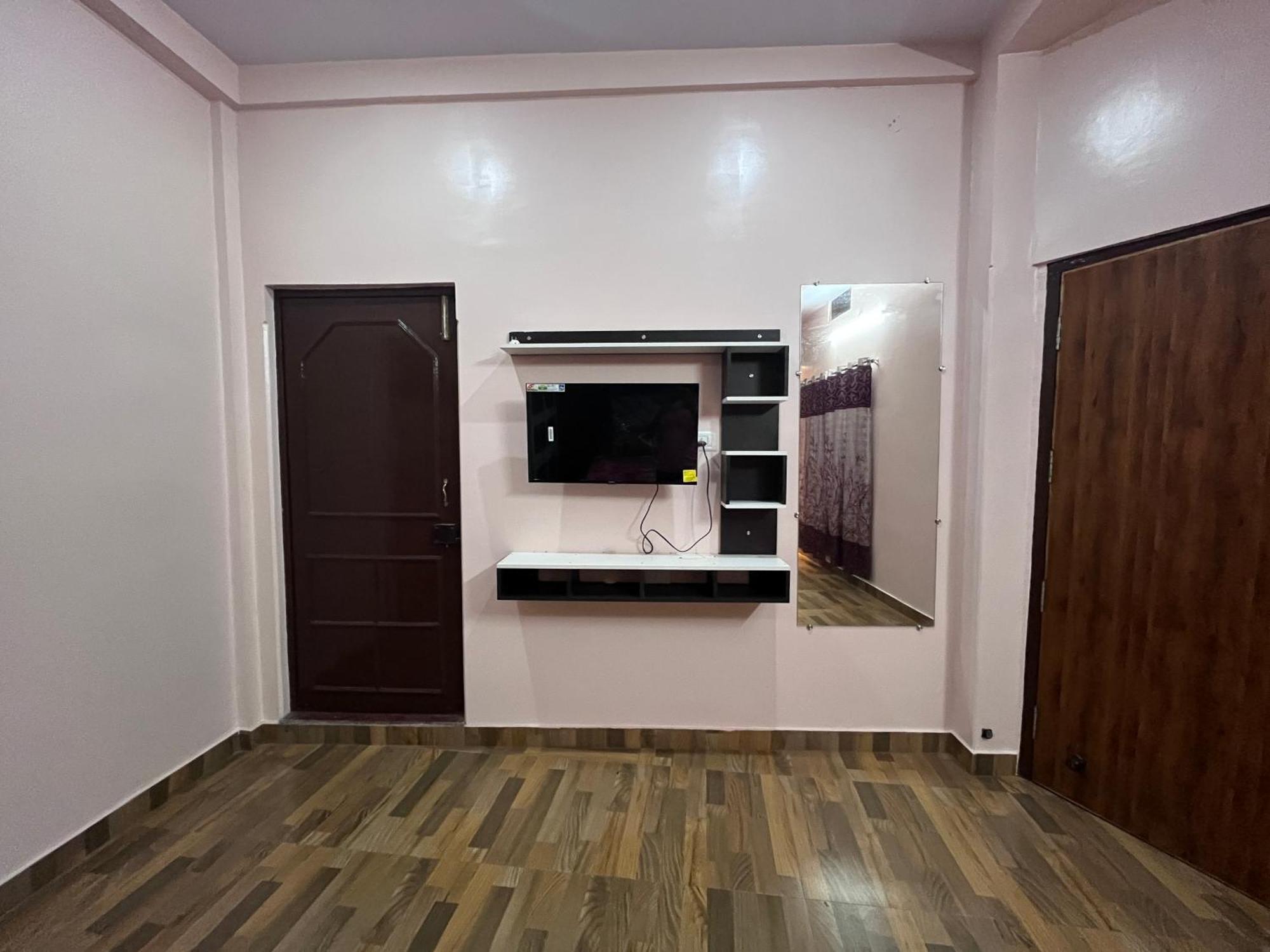 Trilok Residency - Dashashwamedh Варанаси Экстерьер фото