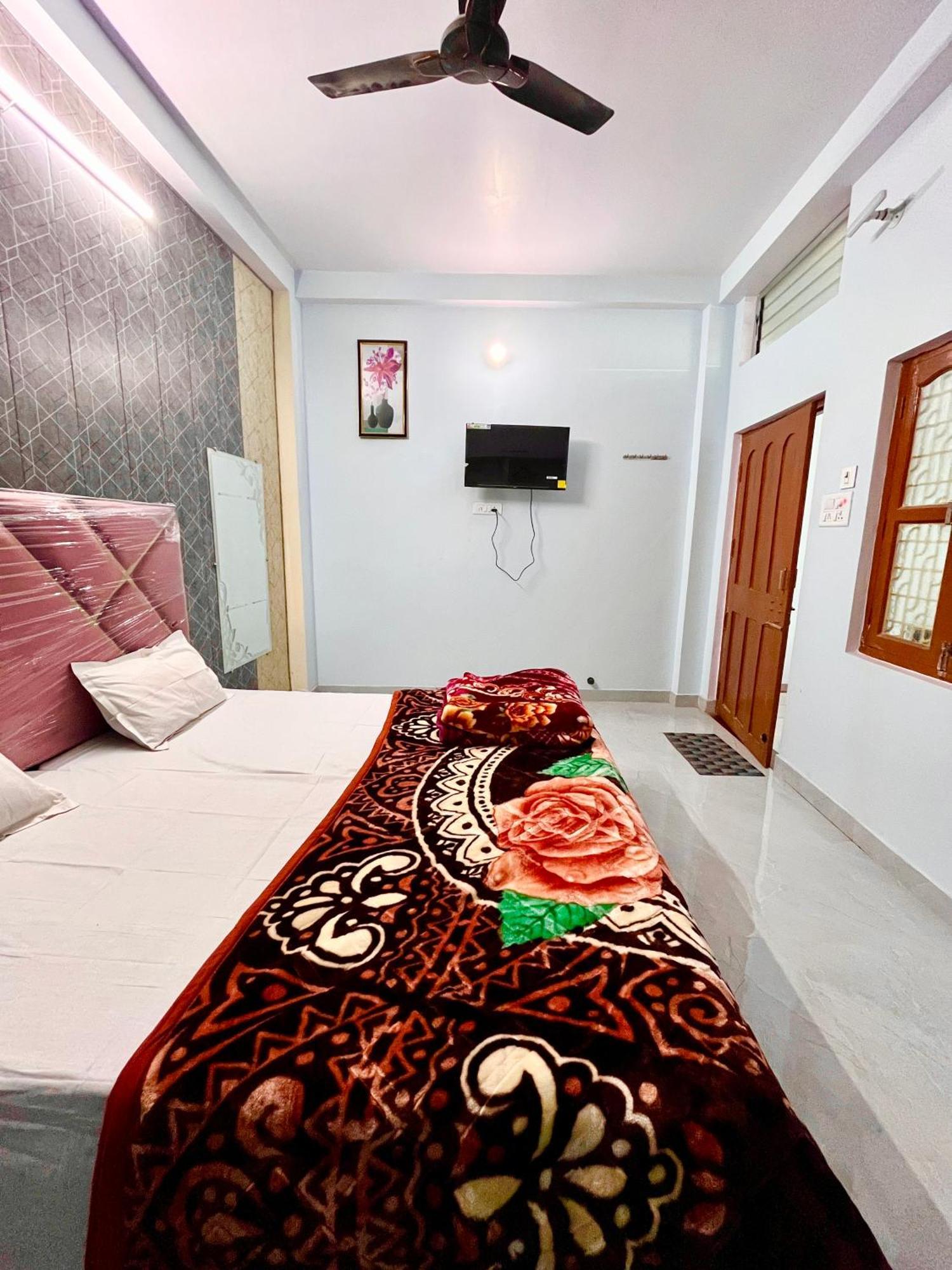 Trilok Residency - Dashashwamedh Варанаси Экстерьер фото