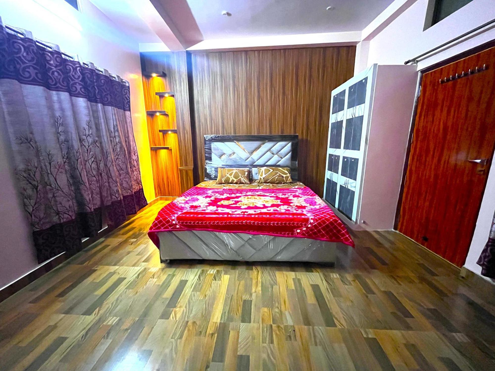 Trilok Residency - Dashashwamedh Варанаси Экстерьер фото