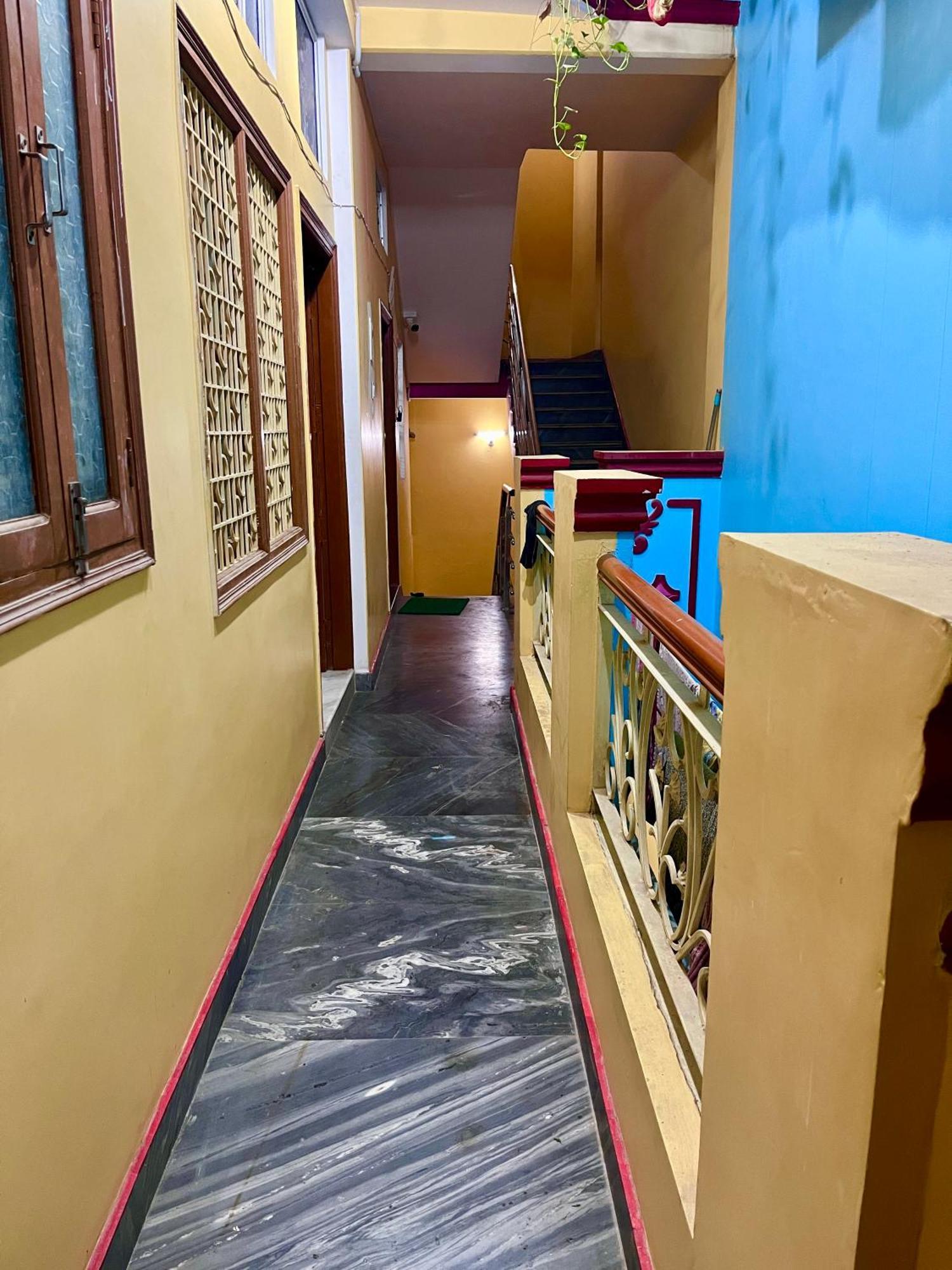 Trilok Residency - Dashashwamedh Варанаси Экстерьер фото