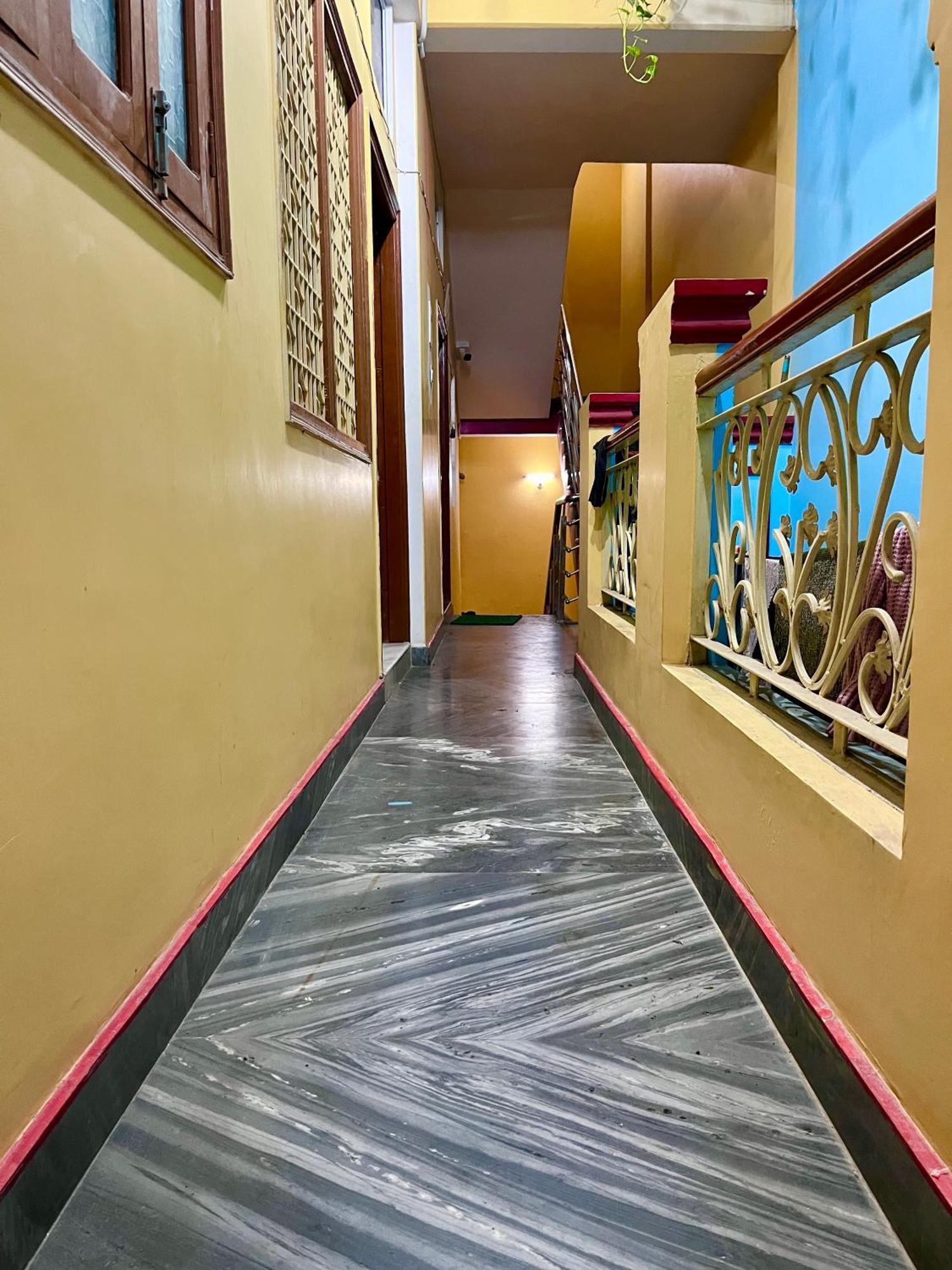Trilok Residency - Dashashwamedh Варанаси Экстерьер фото